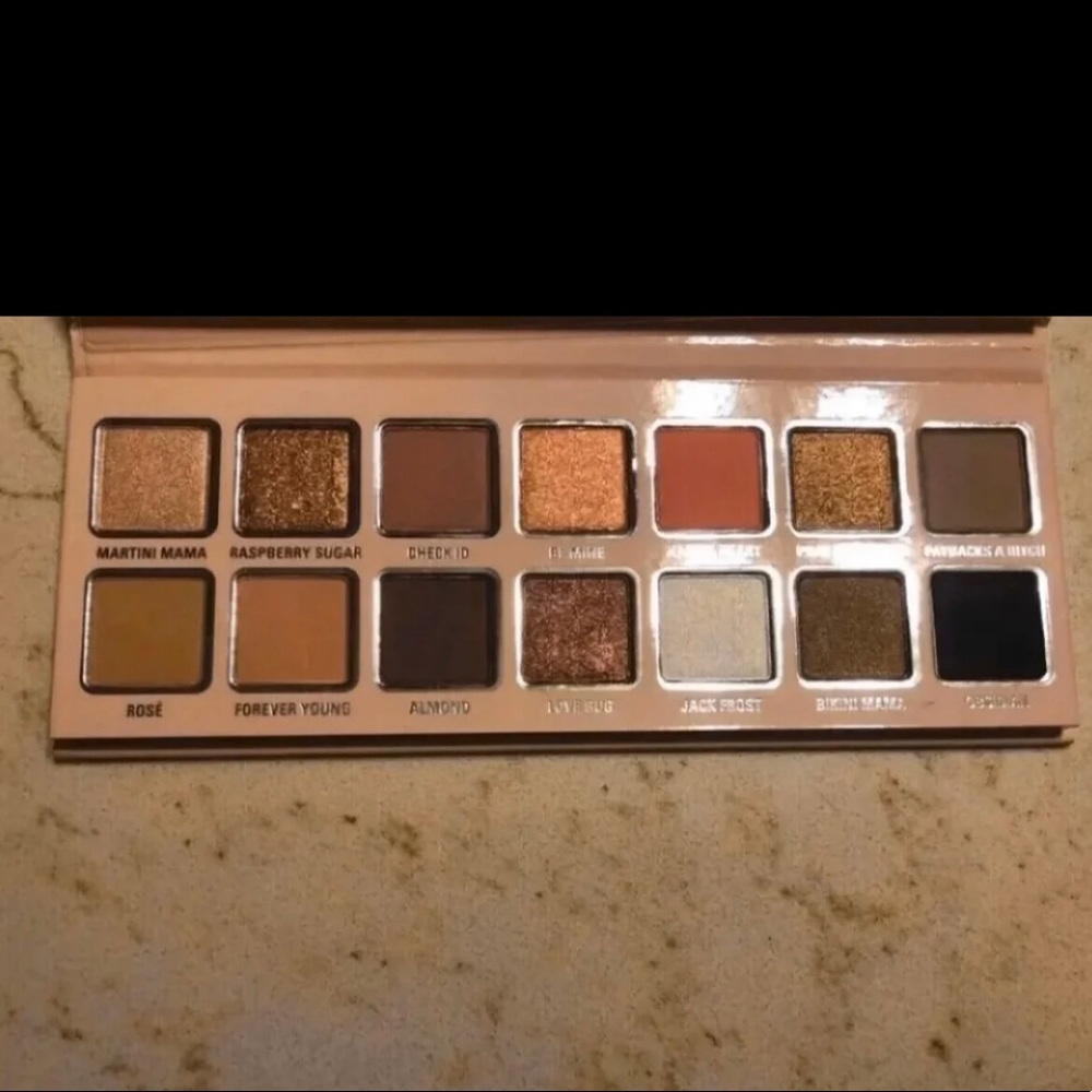 Limited Edition Kylie Eyeshadow Palette - Picture 2 of 4